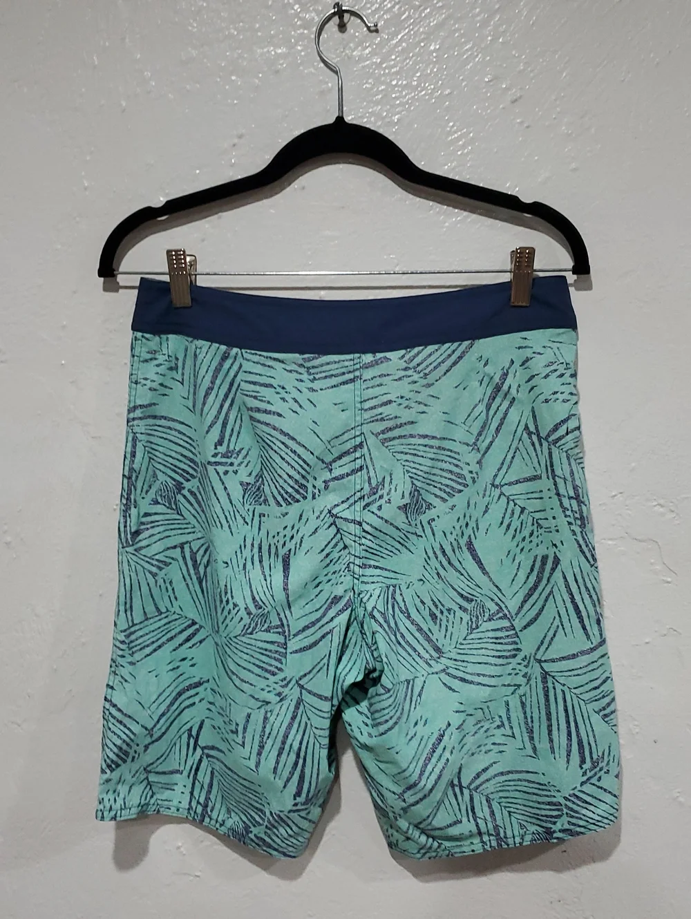 Patagonia Stretch Wavefarer Boardshorts In Rain Fern Speckle Green Size 30